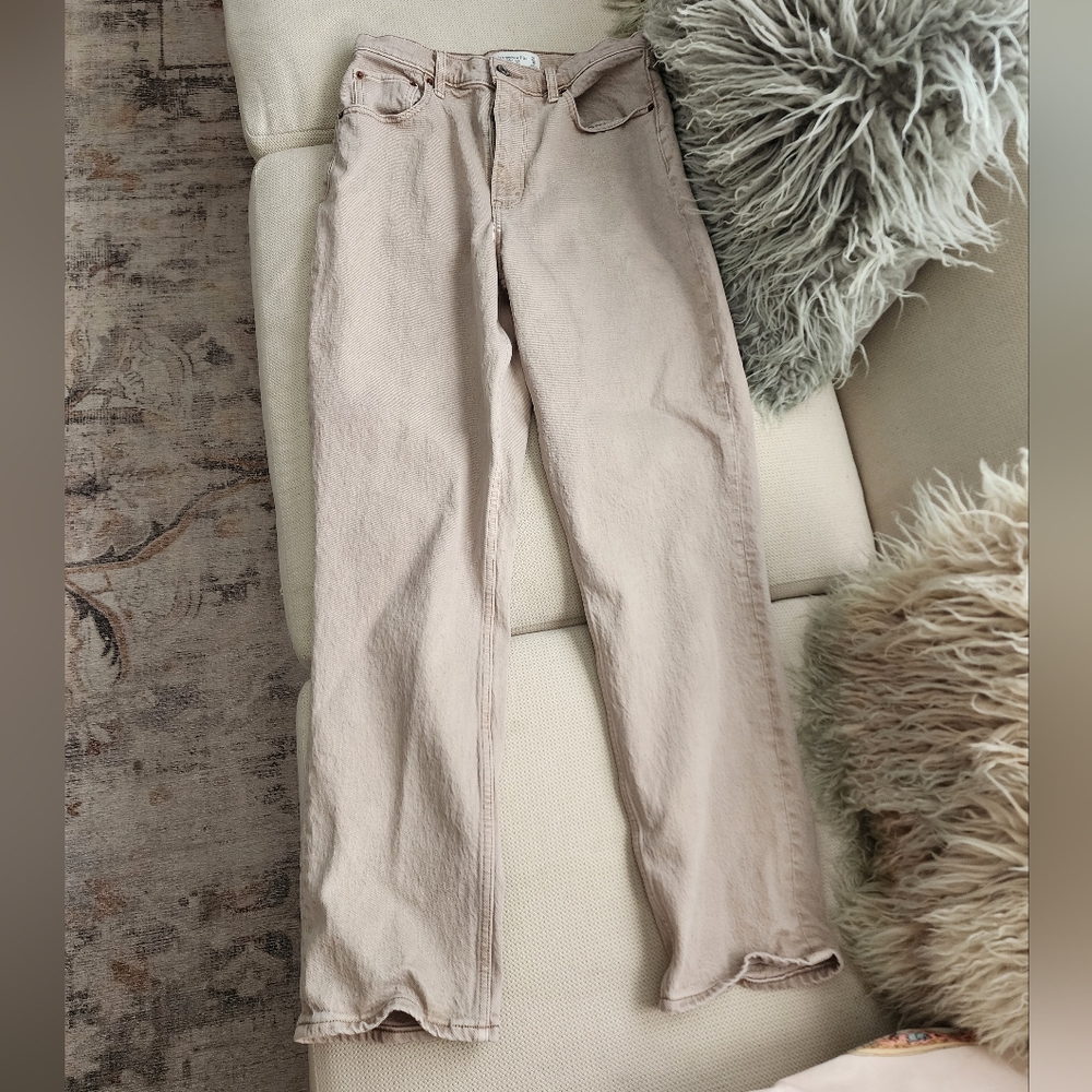 Abercombie and Fitch The 90s Straight Ultra High Rise Jeans